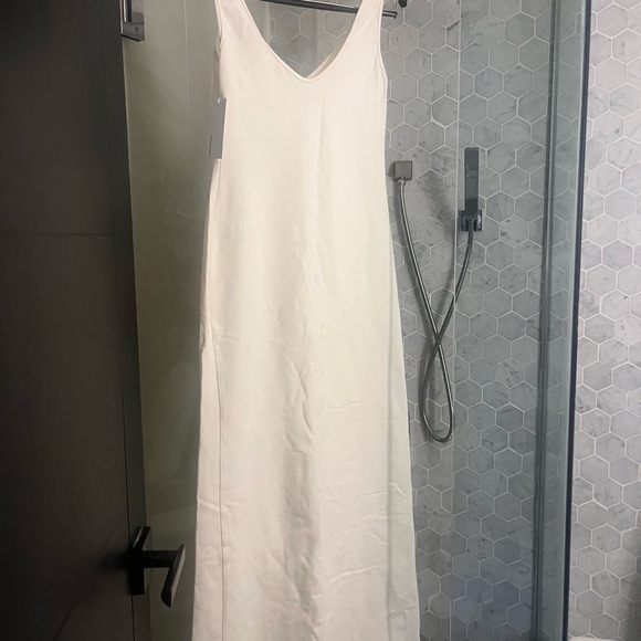 Cream V-Neck Maxi - Picture 2 of 3